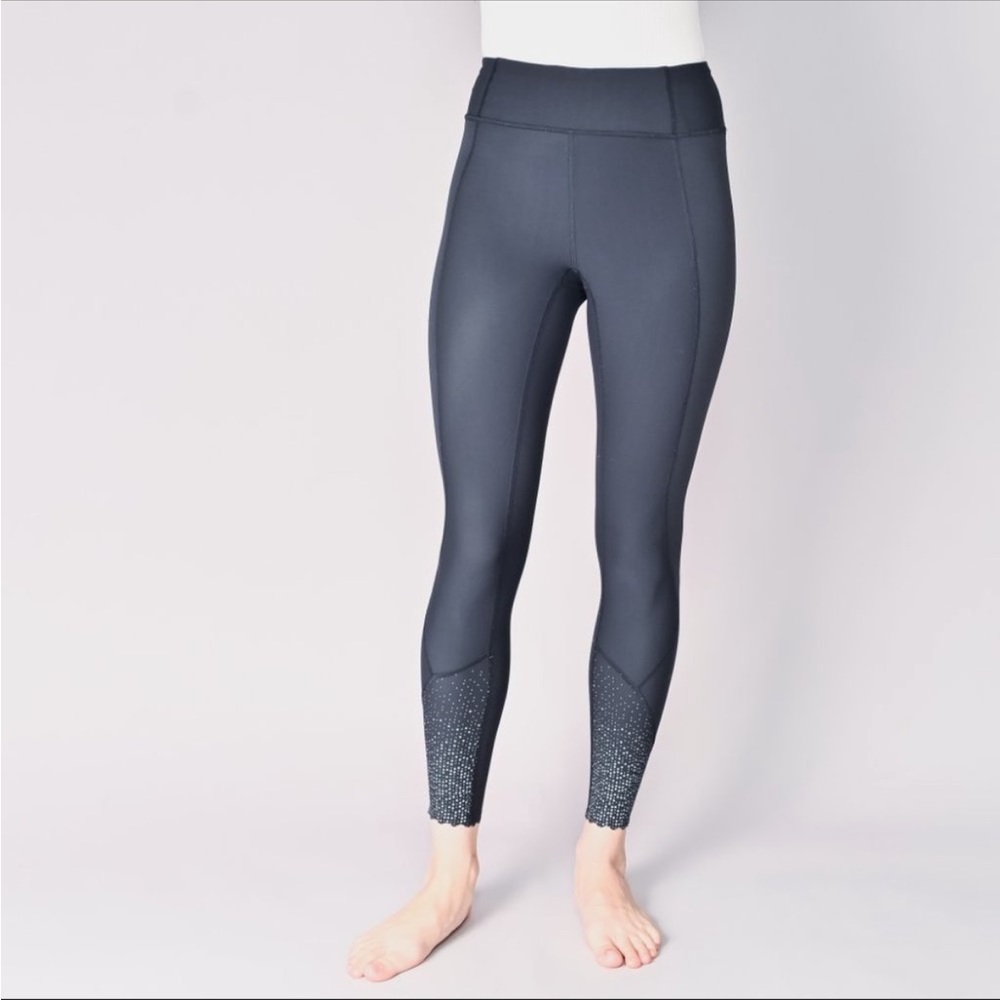 LULULEMON Tight Stuff Reflective Scalloped Legging